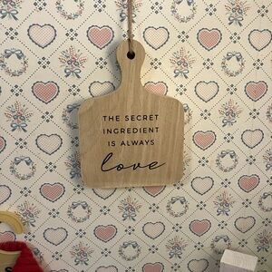 NWT Natural Wood Cutting Board Decor with CuteMessage